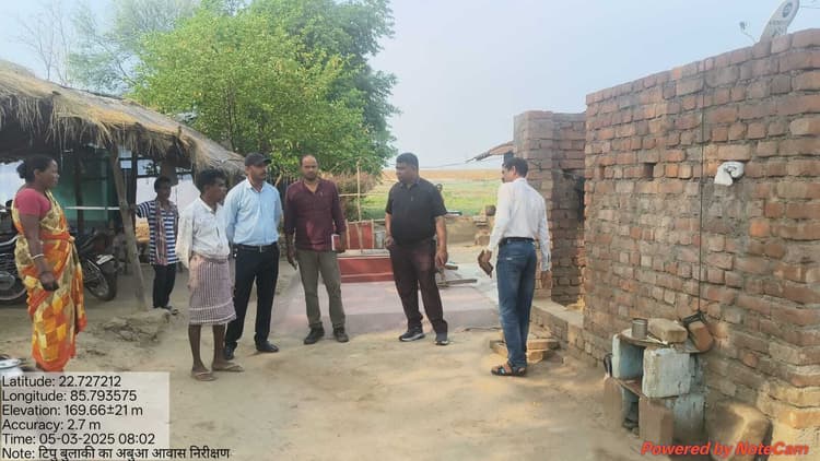 Seraikela News : खरसावां : बीडीओ ने किया स्कूल, आंगनबाड़ी व योजनाओं का निरीक्षण