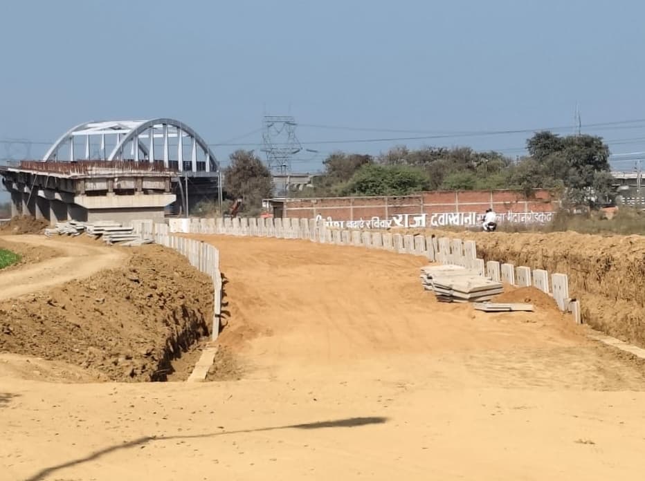 पुसौली रेलवे फाटक पर लोगों को घंटों करना पड़ता है इंतजार