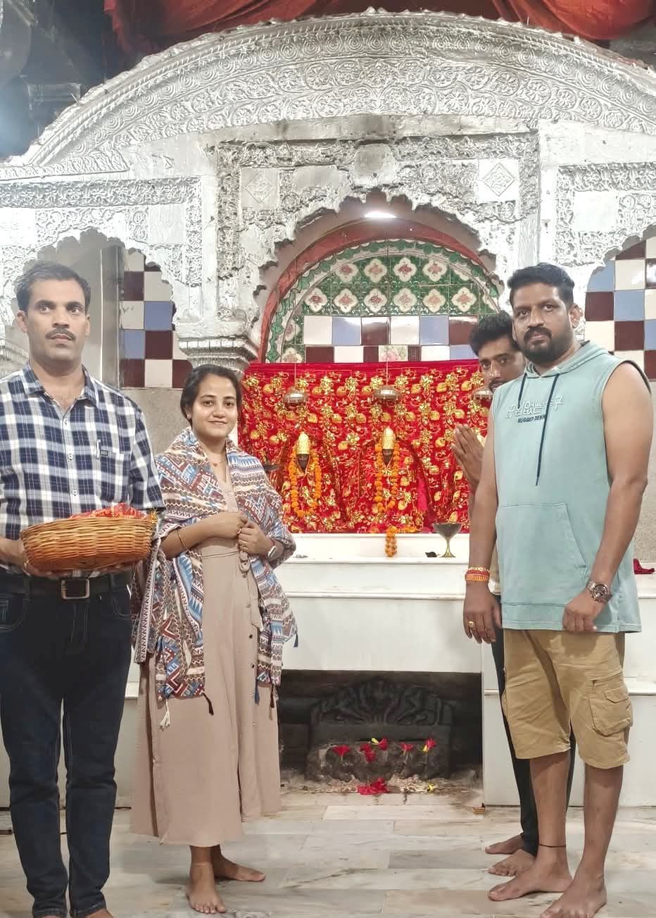 गायिका इशरत जहां ने सूर्य मंदिर में की पूजा अर्चना