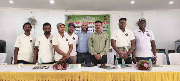 Jamshedpur news. सेंदरा को लेकर आदिवासी वेलफेयर फाउंडेशन ने चलाया जागरूकता अभियान