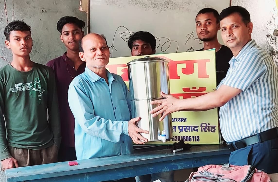 सहयोग ने गरीब बच्चों के लिए भेंट किया वॉटर प्यूरीफायर