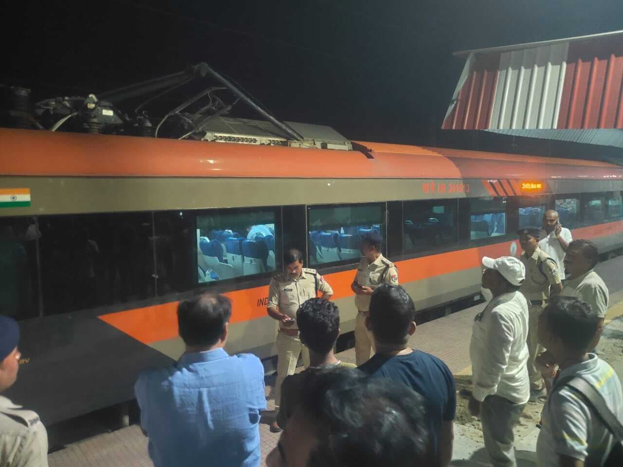 तकनीकी खराबी से डेहरी में दो घंटे रुकी रही देवघर-वाराणसी वंदे भारत