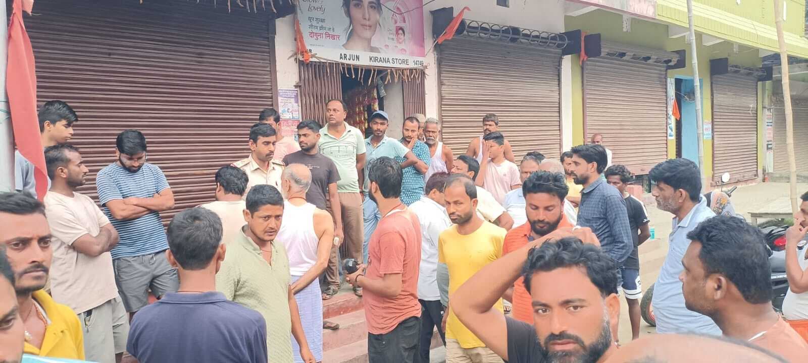 फुलकाहा में पांच दुकानों से लाखों की चोरी