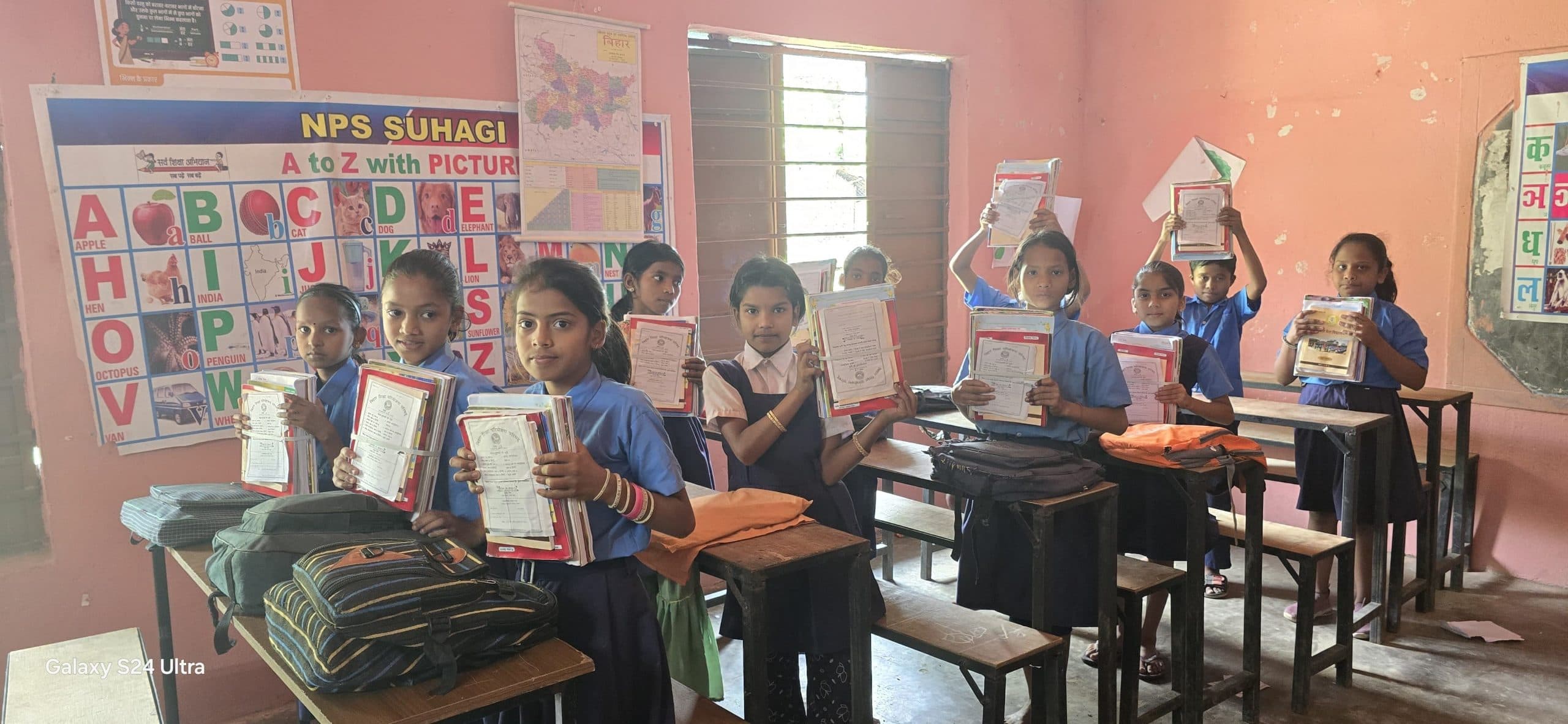 प्रावि सुहागी में मनाया पुस्तकोत्सव, बच्चों मिलीं किताबें