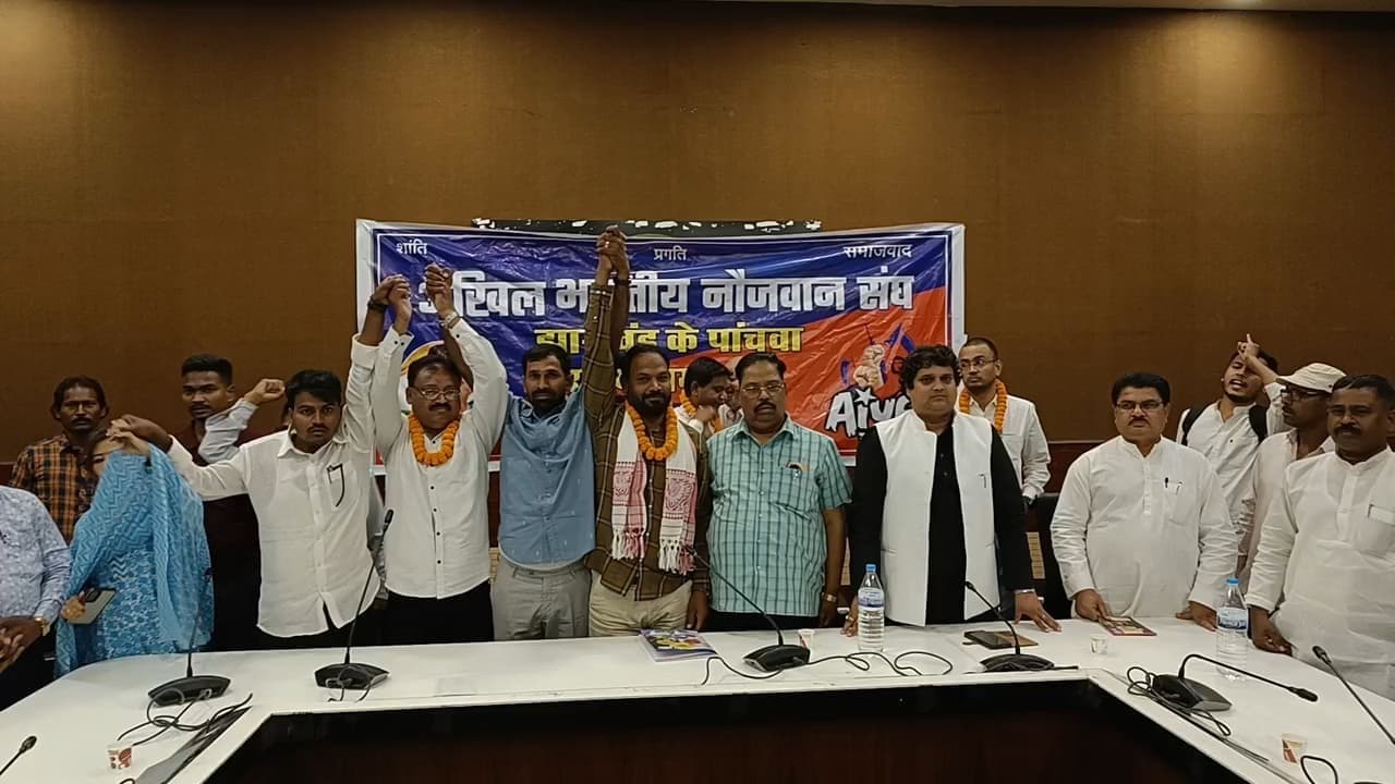 Political News : कॉरपोरेट घरानों के इशारे पर बन रही आर्थिक-सामाजिक नीतियां