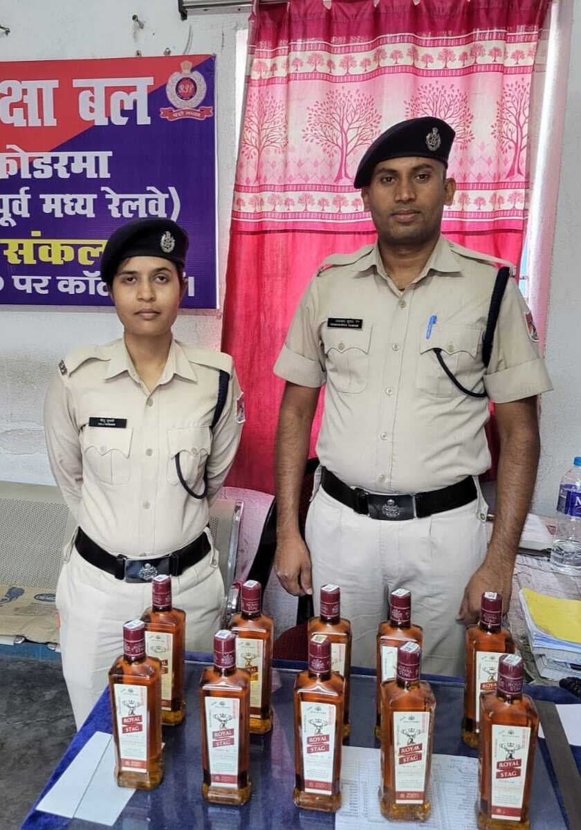 Gaya News : लावारिस हालात में मिली 10 बोतल विदेशी शराब