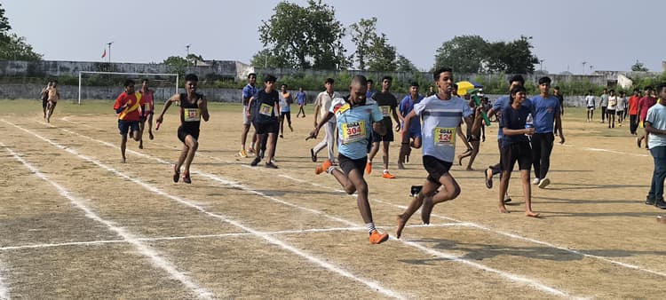 Giridih News :पुरस्कार वितरण के साथ खेलकूद प्रतियोगिता का समापन