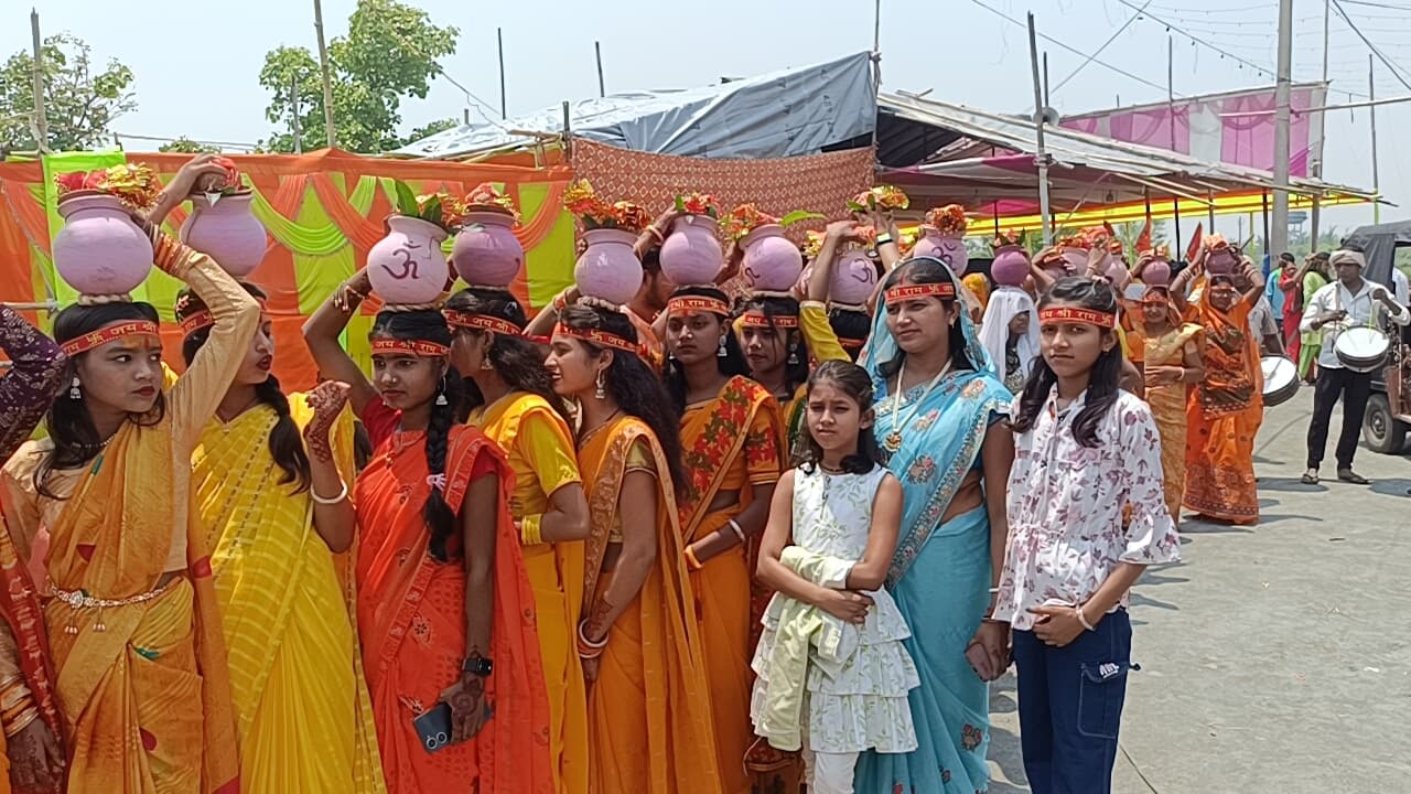 Bokaro News : नर्रा पांच दिवसीय महायज्ञ शुरू, निकली कलश यात्रा