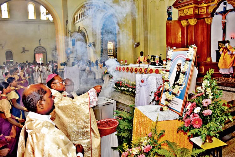 ranchi news : संत अन्ना धर्मसंघ की संस्थापिका की पुण्यतिथि पर आर्चबिशप ने कहा : संत बनने की राह पर माता मेरी बेर्नादेत