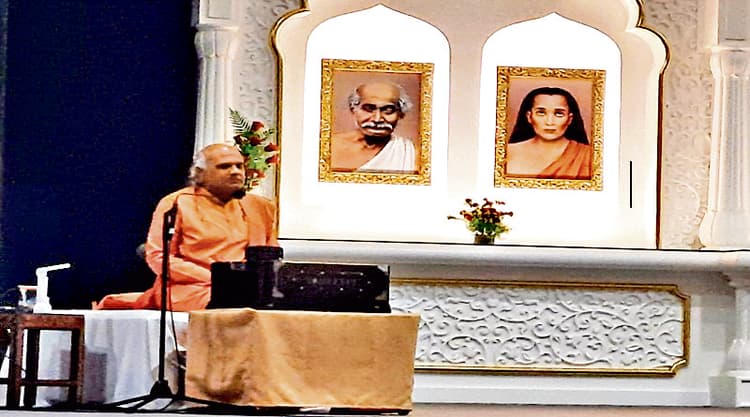 ranchi news : रांची के योगदा सत्संग आश्रम में स्वामी गोकुलानंद ने कहा, कर्म से दूर भागनेवाले योगी से श्रम करनेवाला मजदूर बेहतर