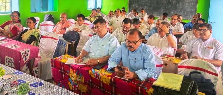 Bhagalpur news शिक्षा के साथ संस्कार व संस्कृति से जुड़े रहना जरूरी : बीडीओ