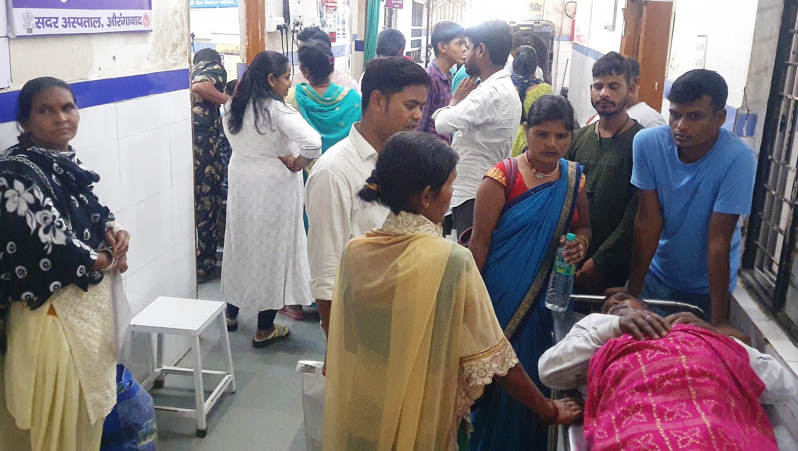 अनियंत्रित पिकअप ने ऑटो में मारा टक्कर, सब्जी व्यवसायी सहित तीन घायल