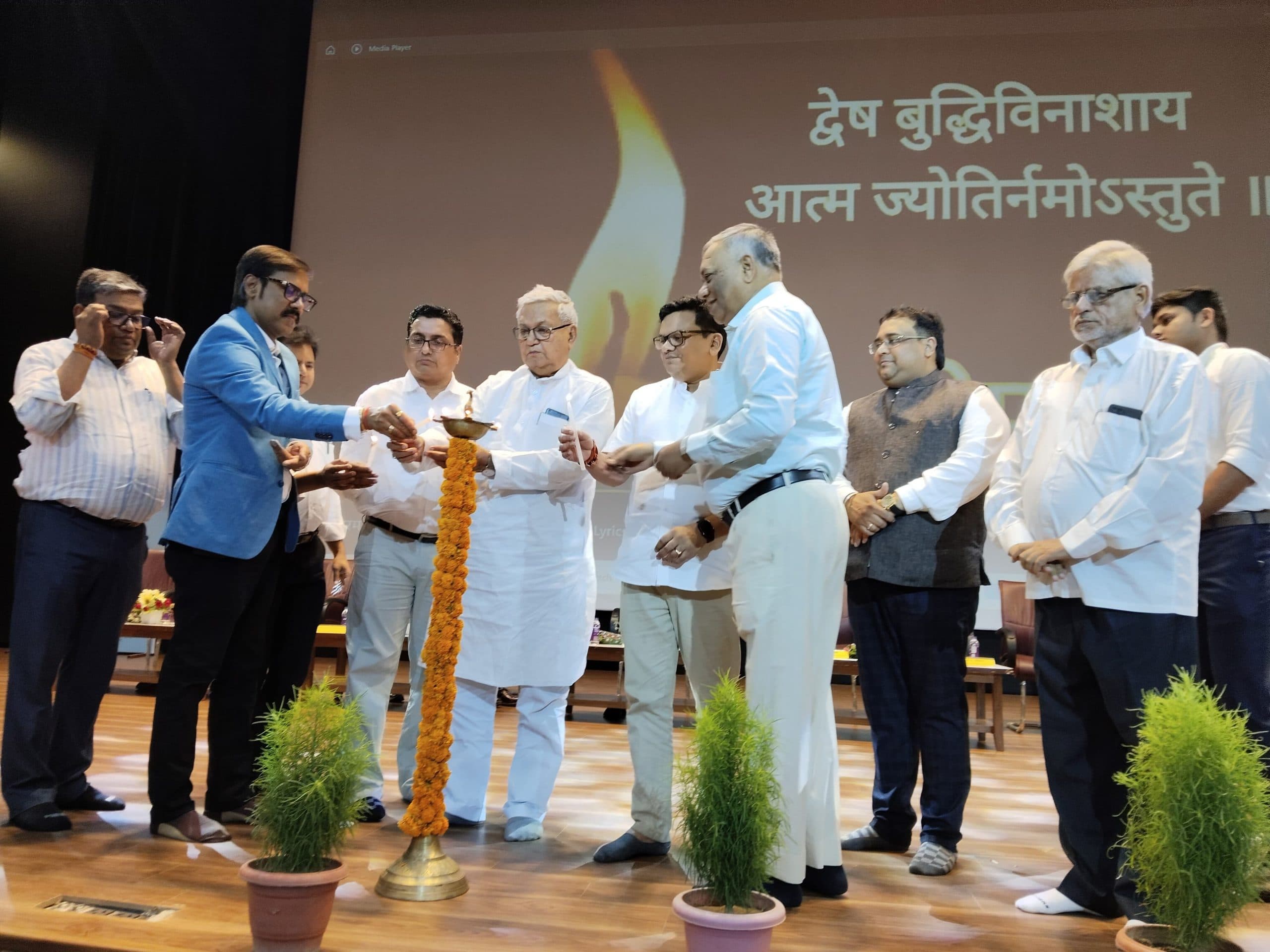 समय के साथ नहीं बदले शिक्षक, तो पीछे रह जायेगी पीढ़ी : डॉ सिंह