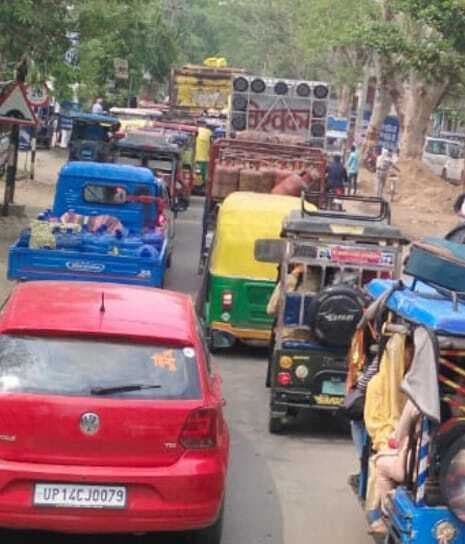 अखलासपुर बाइपास रोड पर लगा जाम, लोग बेहाल