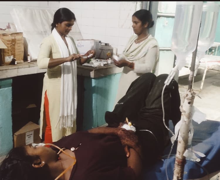 मां ने डांटा तो किशोरी ने खा लिया जहर, भर्ती