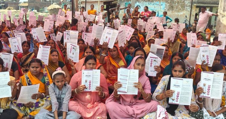 महिलओं ने की अपने गांव की समस्याओं के निदान की मांग