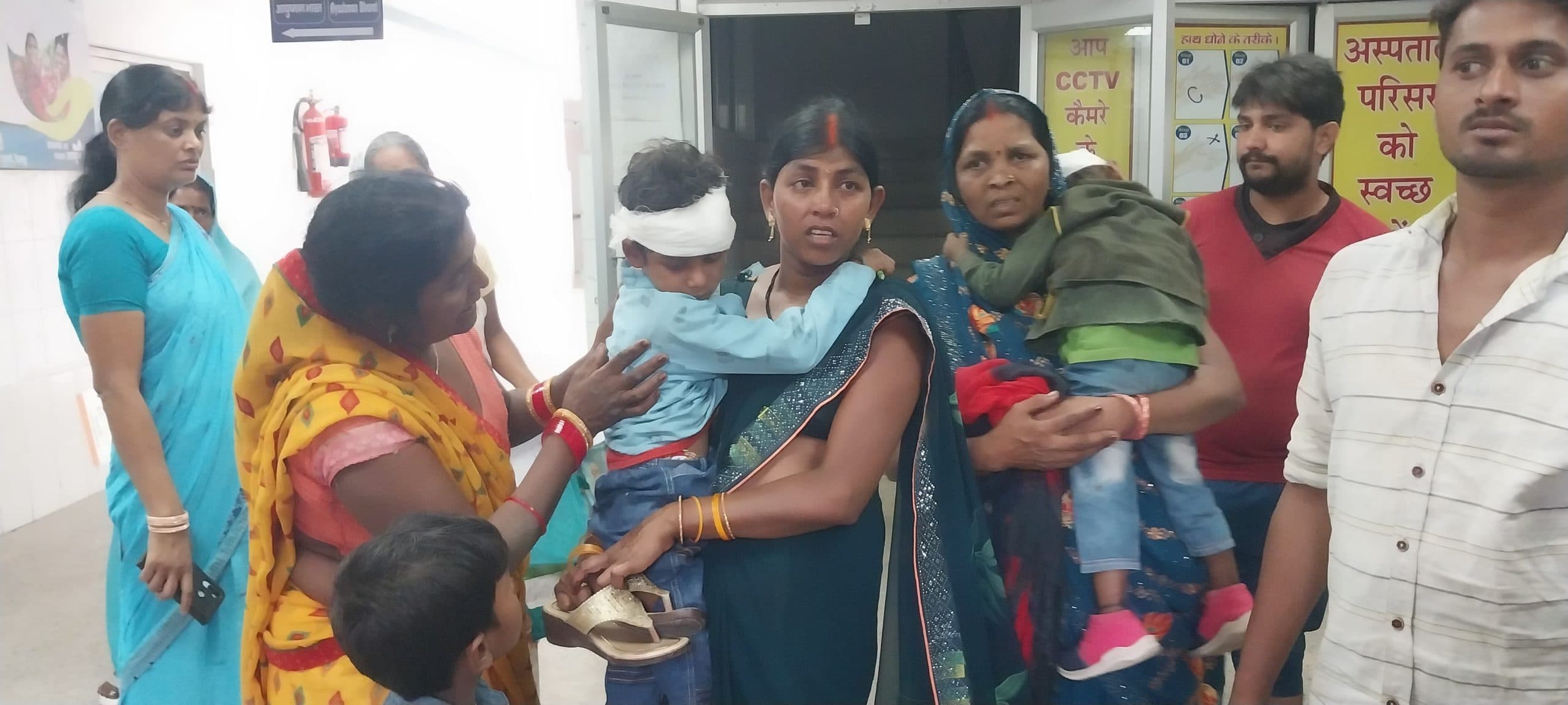 दतियांव मोड़ के पास इ-रिक्शा के पलटने से सात घायल