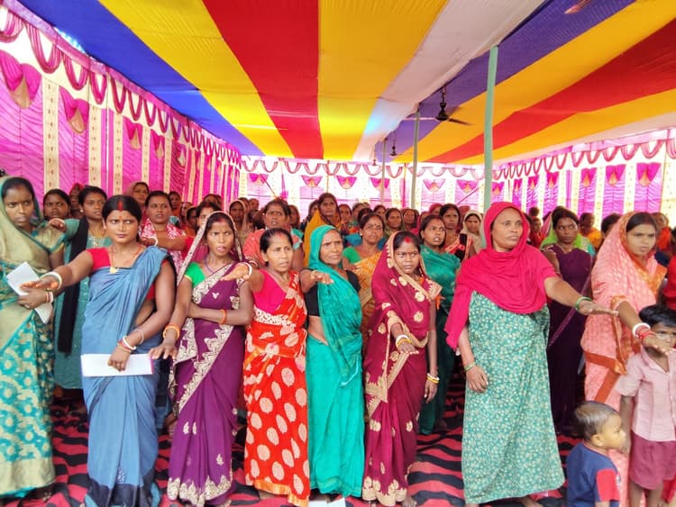 महिला संवाद: सरकार की कल्याणकारी योजनाओं से महिलाएं हो रही है लाभान्वित