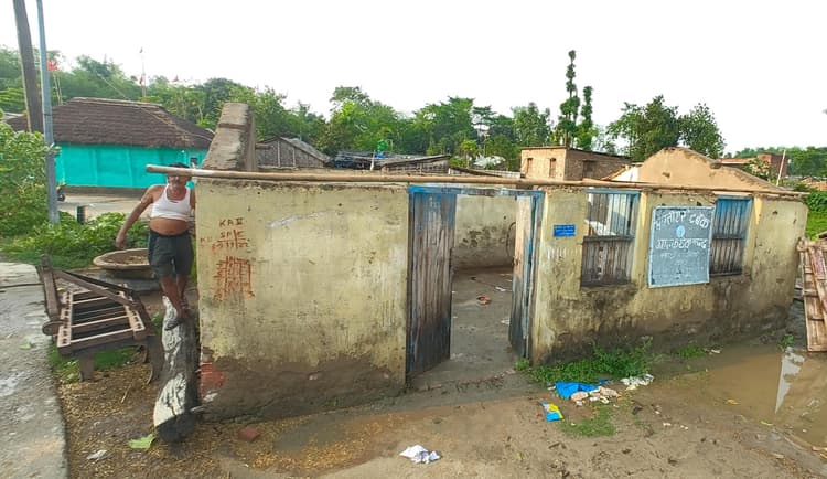 आंधी व बारिश ने मक्का को किया चौपट, कई घरों के छप्पर उड़े
