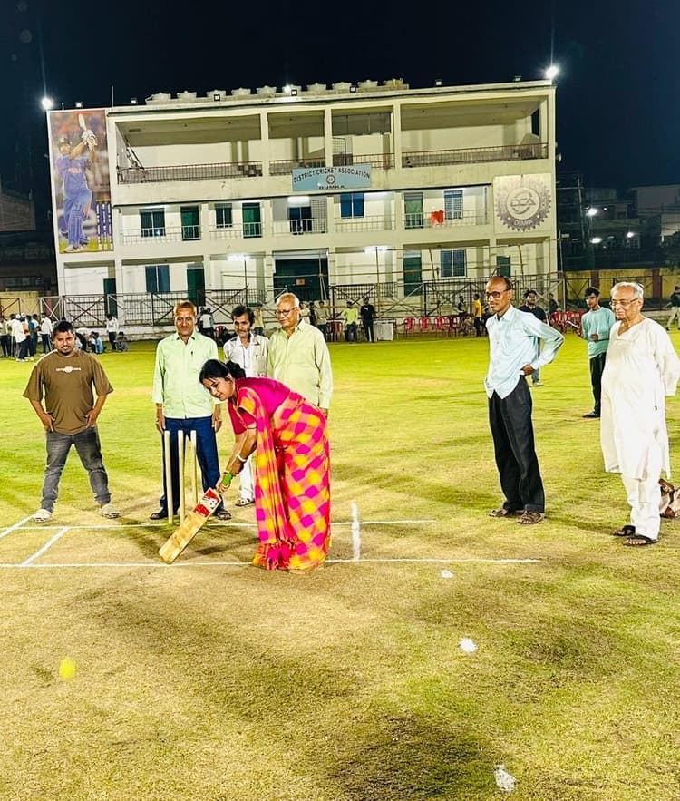 ए टीम ग्राउंड में डे-नाइट क्रिकेट टूर्नामेंट का शुभारंभ