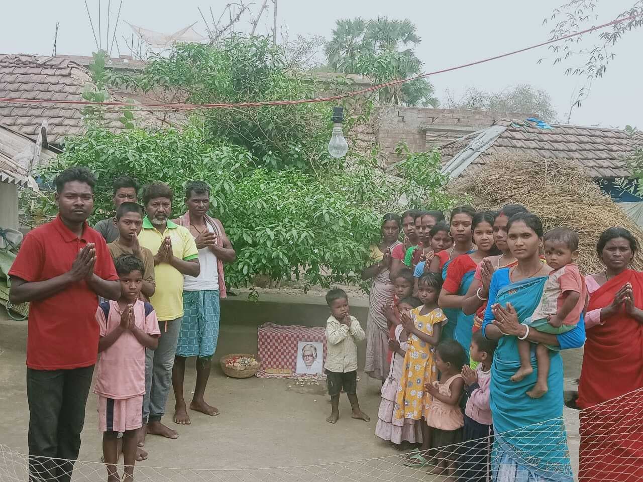 आदिवासी सेंगेल अभियान के लोगों ने मनायी गुरु गोमके पंडित रघुनाथ मुर्मू की 120वीं जयंती