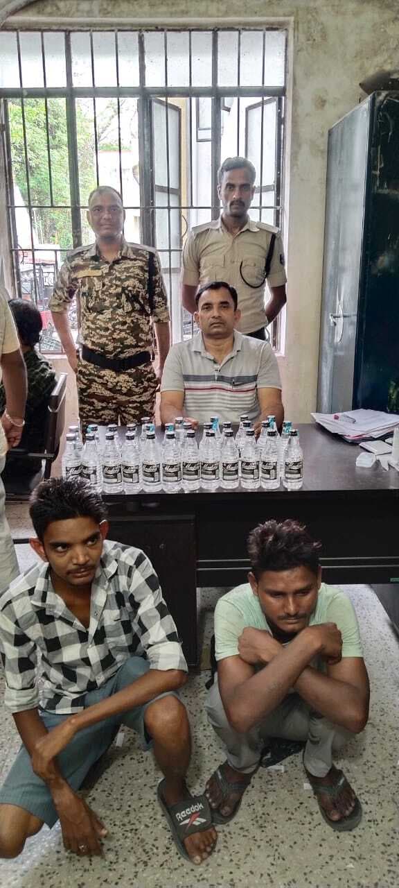 शराब के साथ पांच तस्कर गिरफ्तार