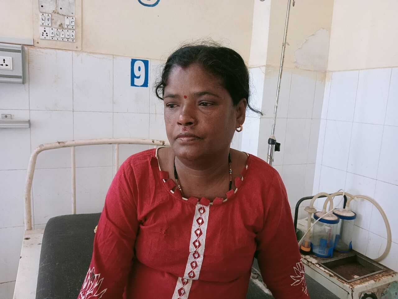 ट्रेन से गिर कर महिला यात्री घायल