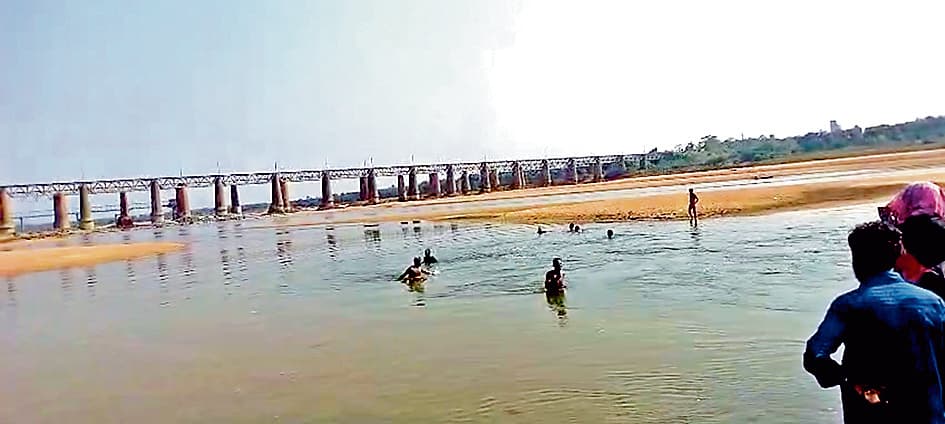 10 दिनों के अंदर दामोदर में तीन युवकों की जल-समाधि