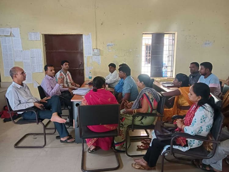 अंबेडकर समग्र सेवा अभियान को सफल बनाने को लेकर बीडीओ ने की बैठक