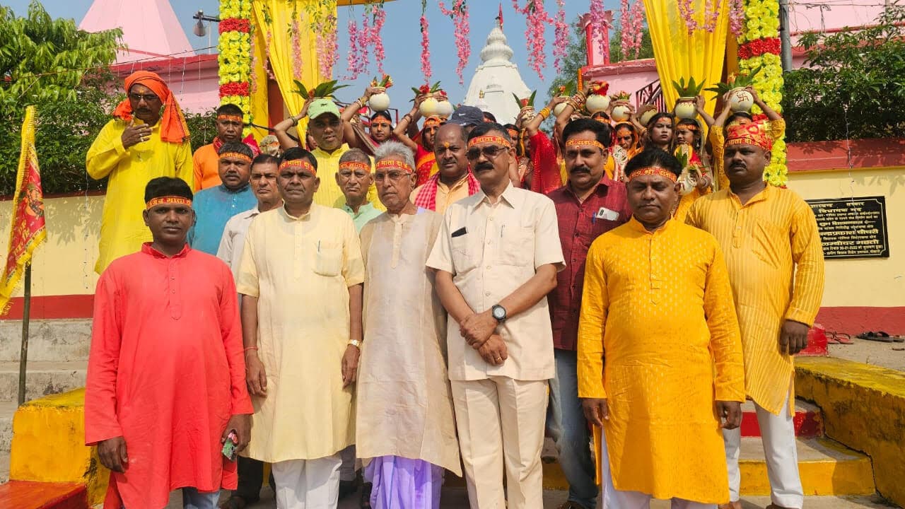 Bokaro News : कलश यात्रा के साथ यज्ञ शुरू, गूंजे जयकारे