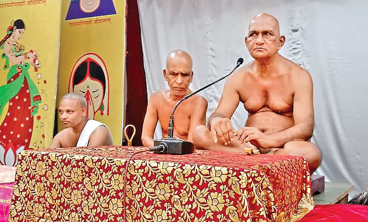 ranchi news : दिगंबर जैन मंदिर रांची में प्रवचन सभा, मुनिश्री ने कहा : देश की उन्नति के लिए जागरूक नागरिक जरूरी