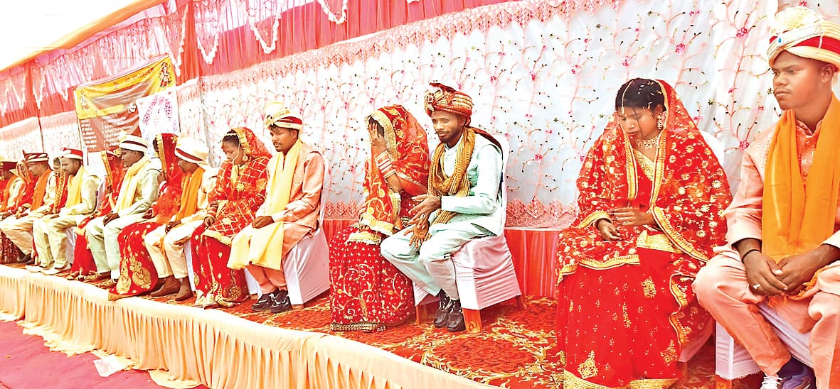 ranchi news : राजधानी रांची स्थित बड़गाईं में 13 जोड़ियों का हुआ सामूहिक विवाह