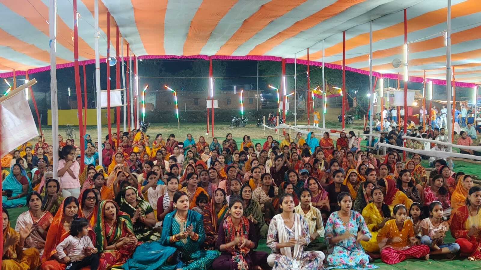 राम अवतार की कथा सुनकर भाव-विभोर हुए श्रद्धालु