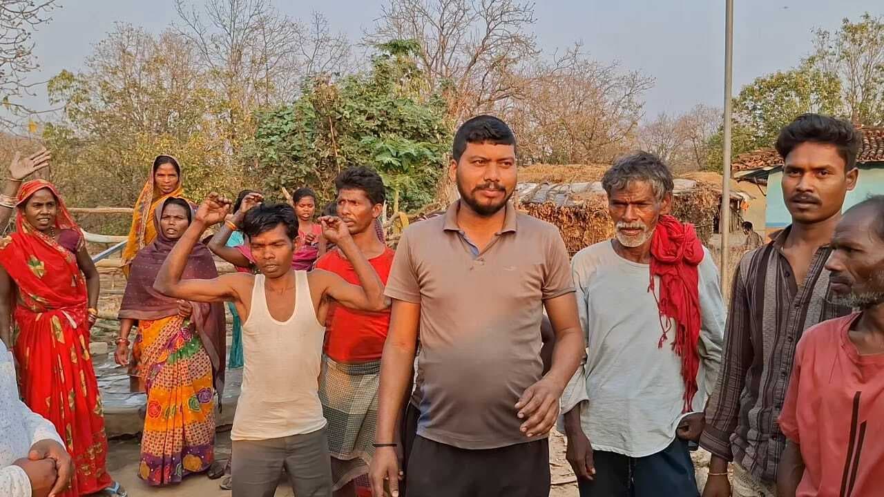 विकास योजनाओं से वंचित है डहुवा गांव, ग्रामीणों ने जताया आक्रोश