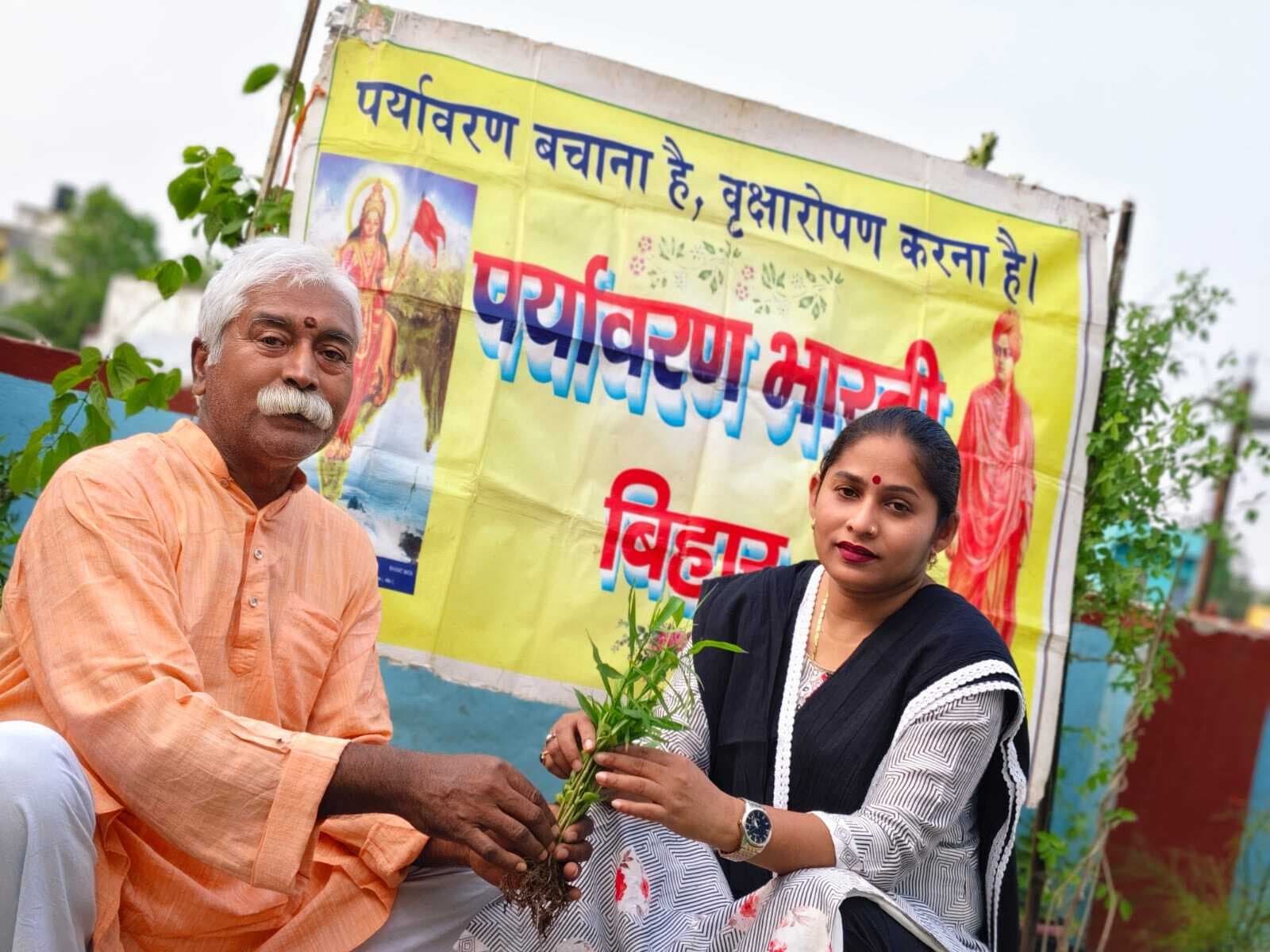 माेबाइल उपयोग करते समय हाथों से वायरस शरीर में प्रवेश कर सकते हैं