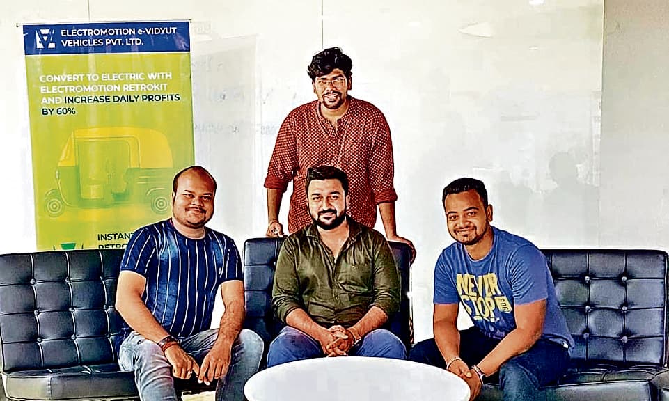 ranchi news : अपने राज्य में नहीं मिला फंड, पुणे में परिवहन की दिशा बदल रहे झारखंड के युवा