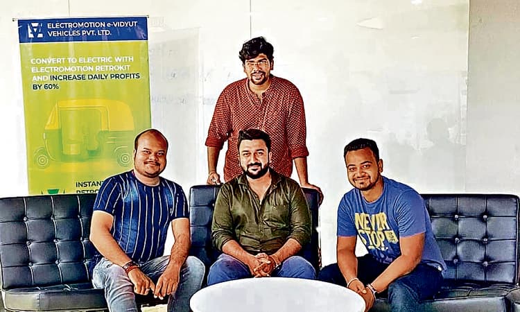 ranchi news : अपने राज्य में नहीं मिला फंड, पुणे में परिवहन की दिशा बदल रहे झारखंड के युवा