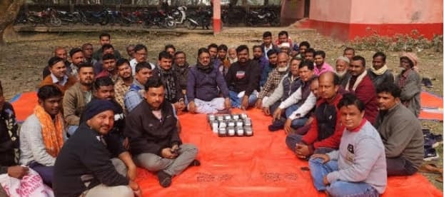 बेमियादी हड़ताल पर गये जविप्र विक्रेता