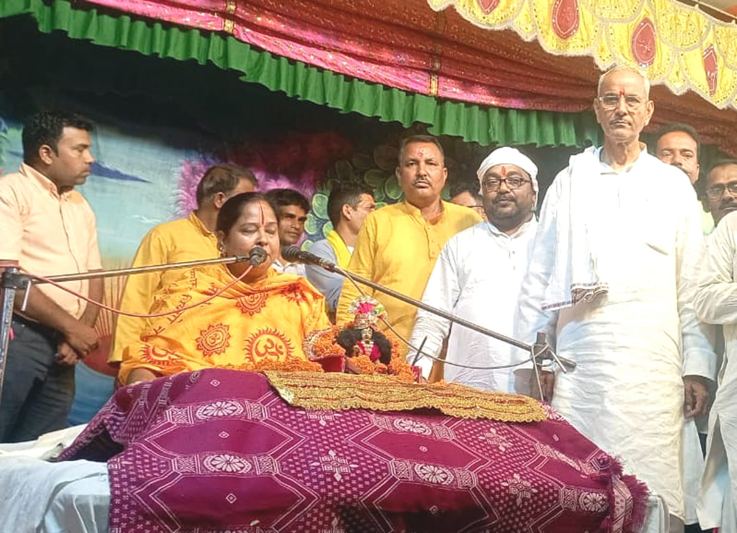 कथा के पहले दिन ज्ञानमंच से विदुषी शालिनी पांडेय ने बताया कलियुग में राम नाम का महत्व