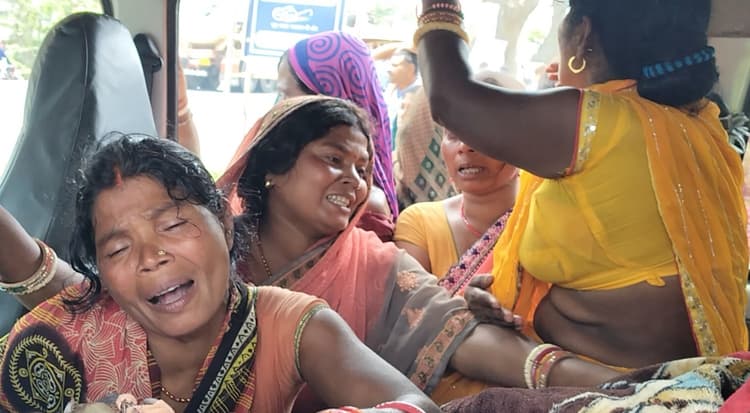 युवक का शव गांव पहुंचते ही मचा कोहराम