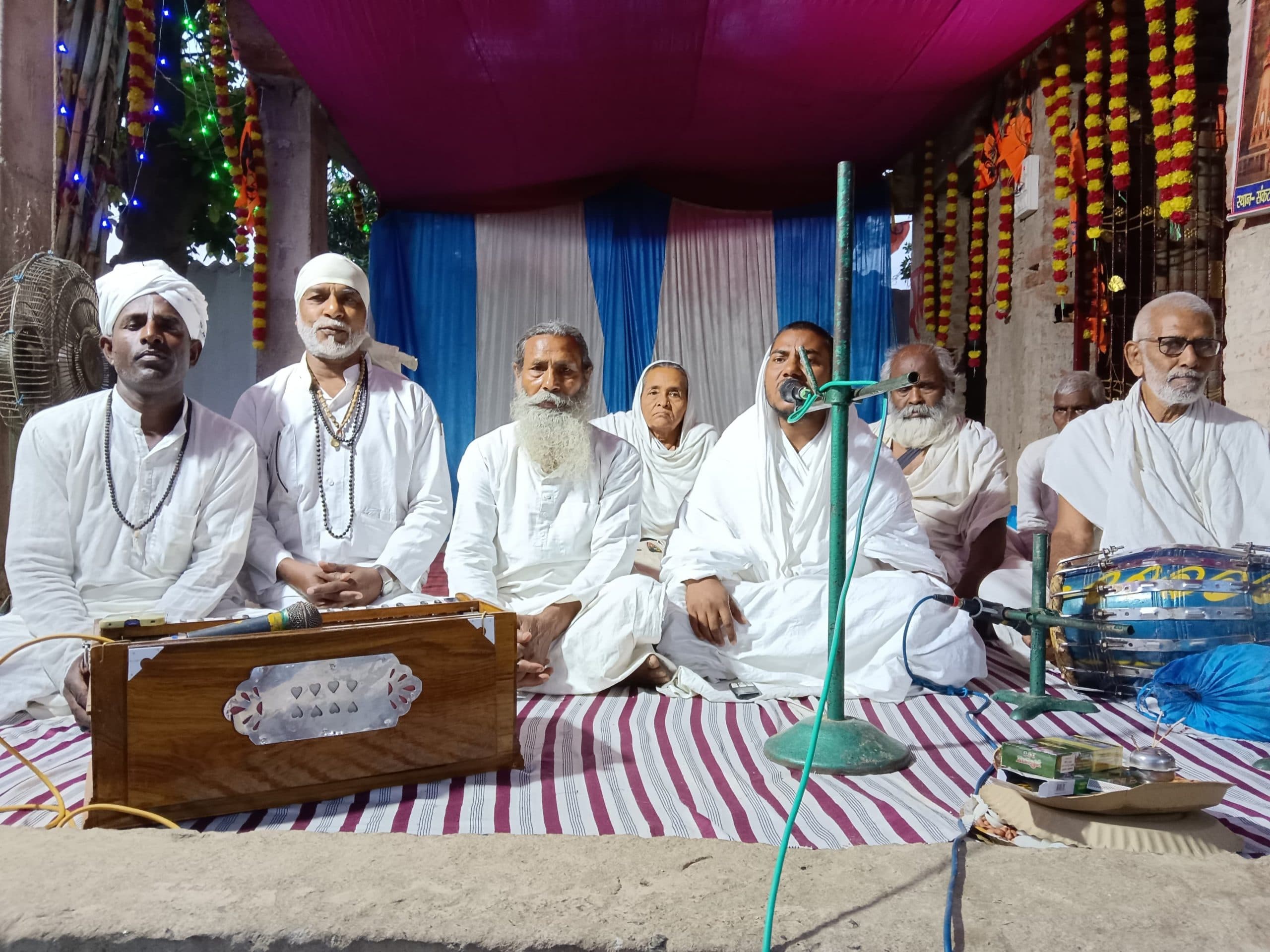 ज्ञान रूपी जल से जीवन को बनायें कंचन: संत सजीवन