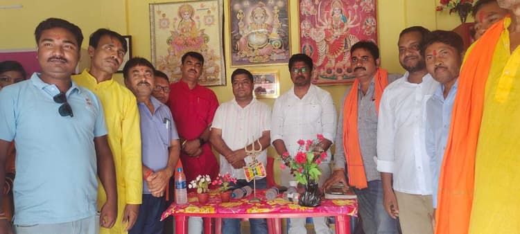 गोरखनाथ धाम में बैठक कर ग्राम रक्षा दल को किया सम्मानित