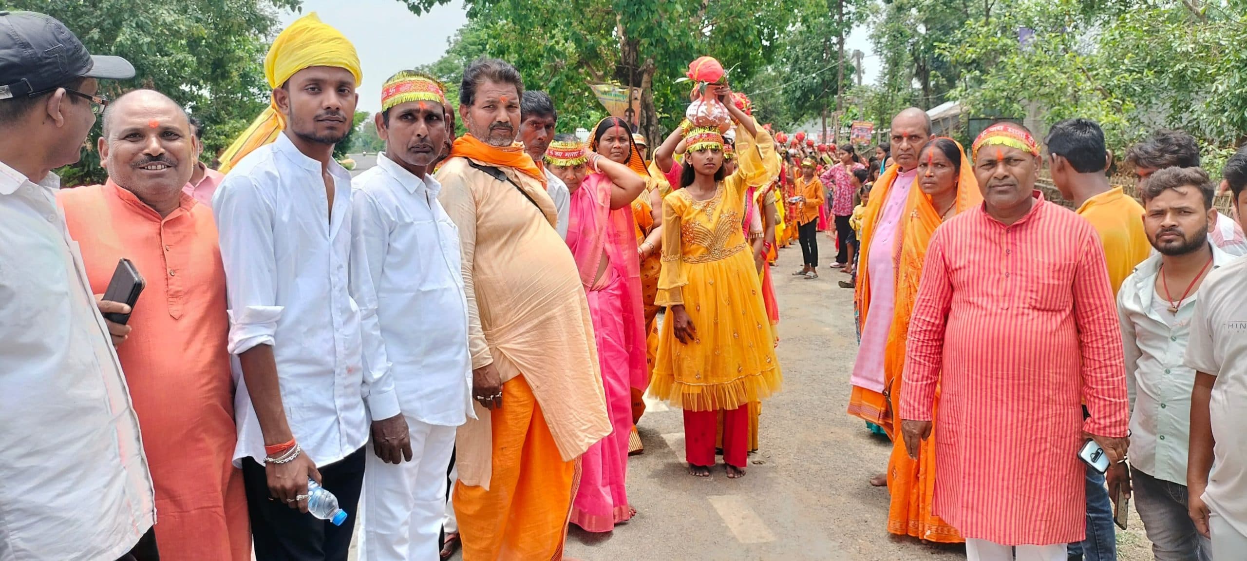 हनुमान मंदिर में प्रतिमा स्थापना को लेकर निकाली गयी कलश यात्रा
