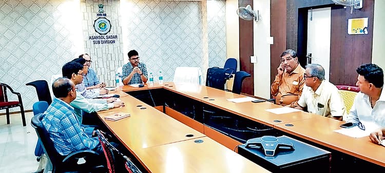 फल व्यापारियों संग एसडीओ की बैठक