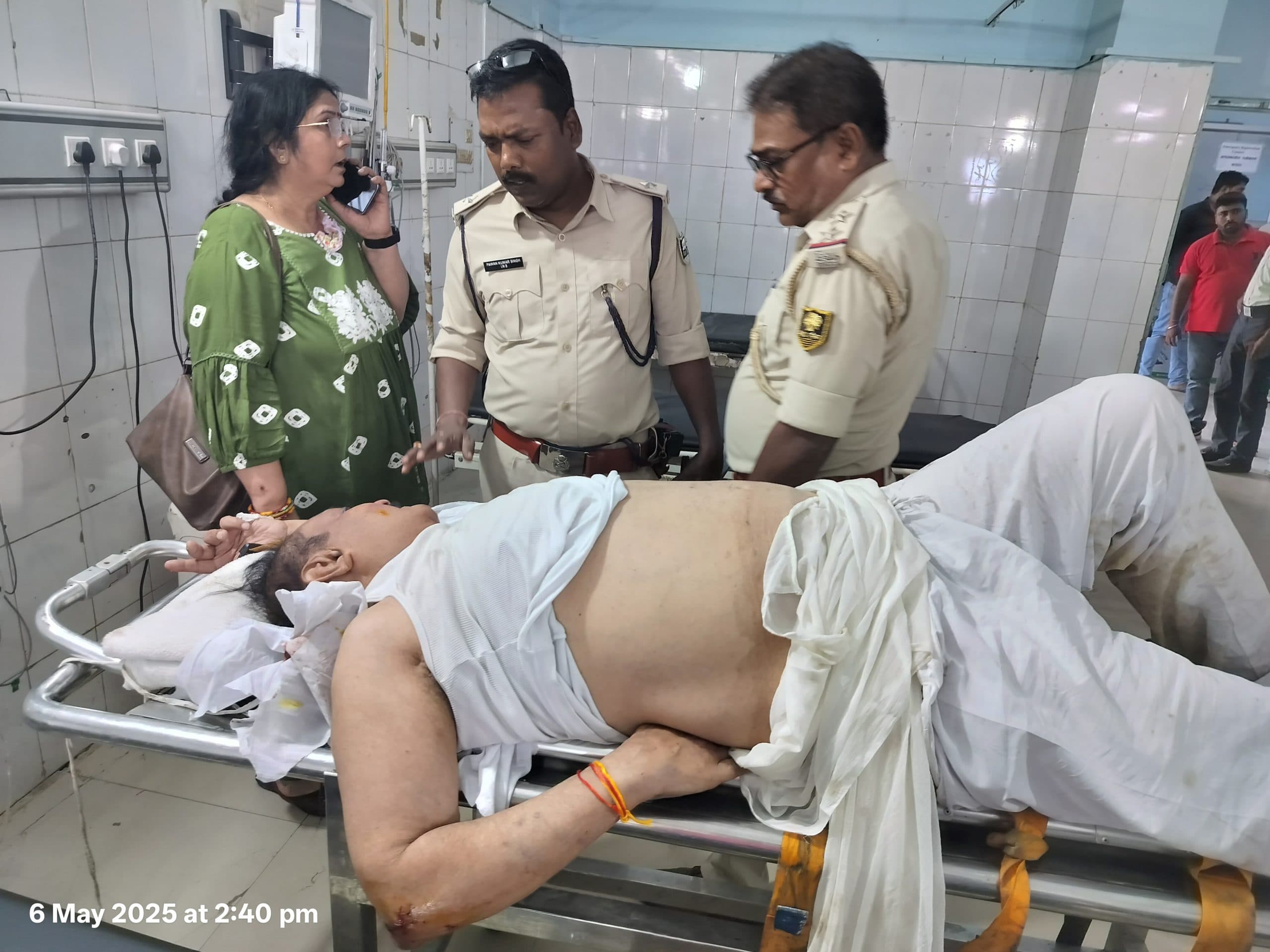 वाहनों की आमने-सामने टक्कर में आधे दर्जन लोग जख्मी