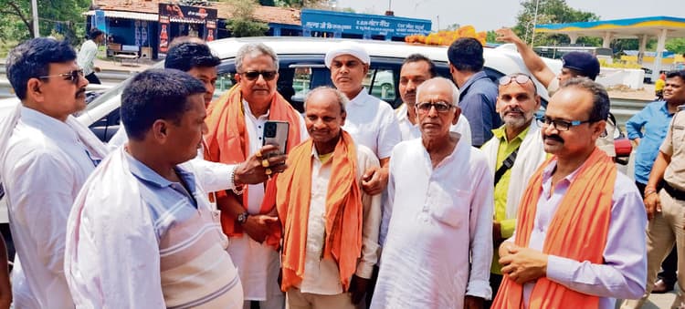 Buxar News : बियाडा में प्लांट का उद्योग मंत्री ने किया निरीक्षण