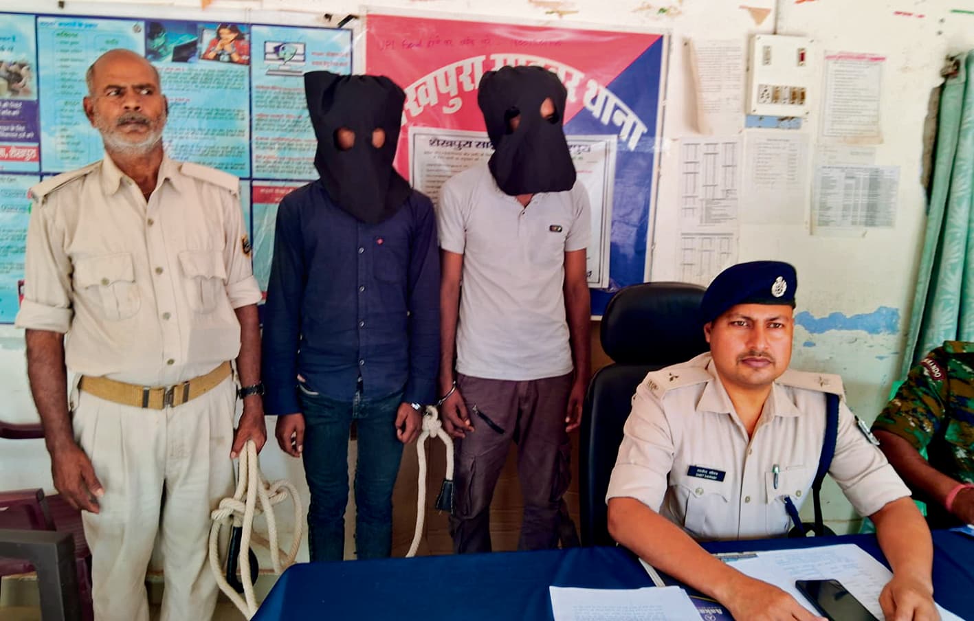 एटीएम सेंटर से दो साइबर फ्रॉड गिरफ्तार