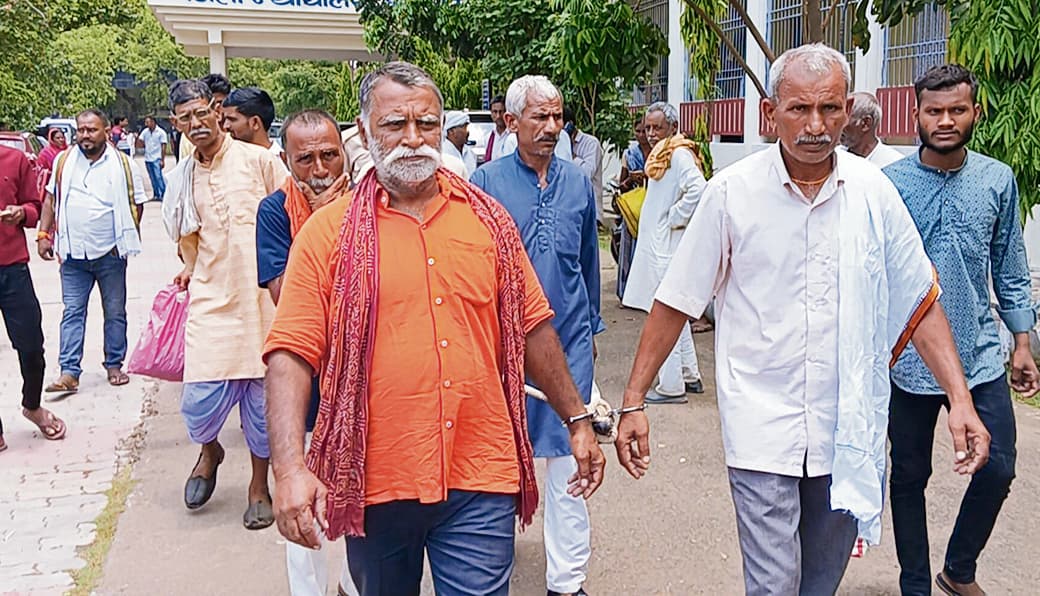 दो पक्षों के बीच खुनी संघर्ष में तीन लोगों की हत्या के मामले में 11 दोषी करार