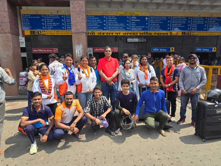 Sports : रांची लौटने पर लॉन बॉल खिलाड़ियों का हुआ स्वागत