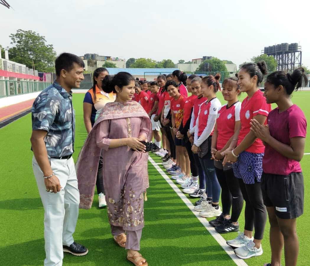 Sports : रांची रेल मंडल में भारतीय रेलवे महिला हॉकी का प्रशिक्षण शिविर आरंभ